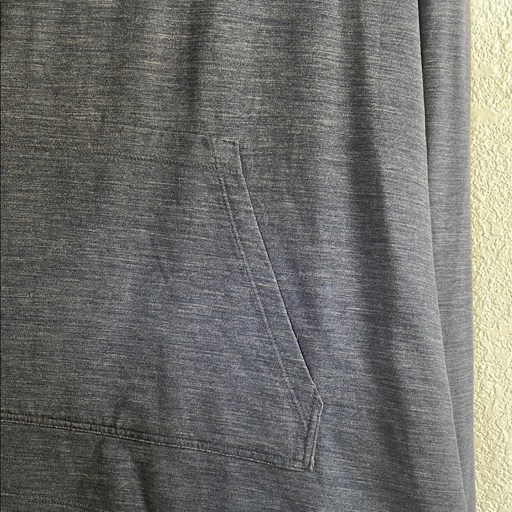 100% Merino Wool Poncho from Icebreaker - Picture 3 of 6